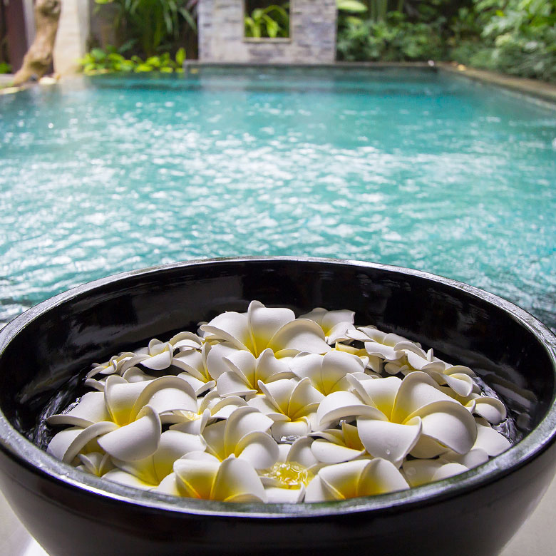 お花を浮かべたスパボウル