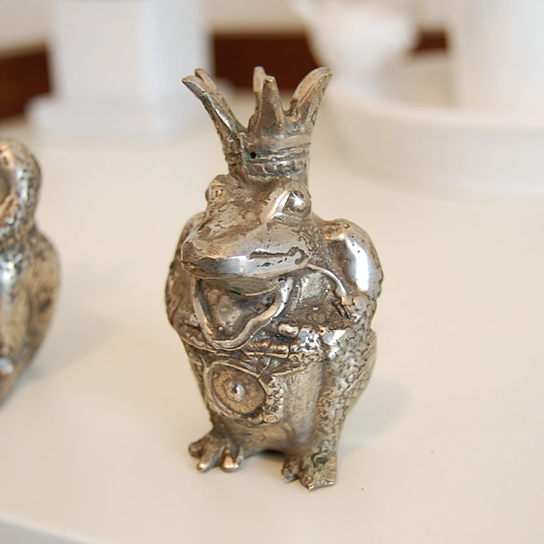 バリ島の幸せをもたらす生き物カエルの王様 Ｓサイズ