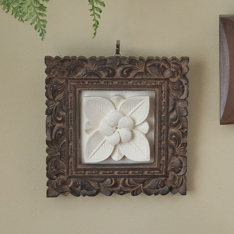 フレームの色はダークブラウン