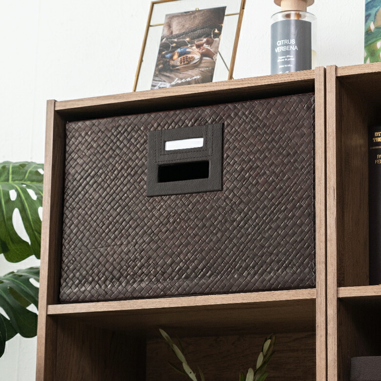 スッと引き出しやすい取っ手付き