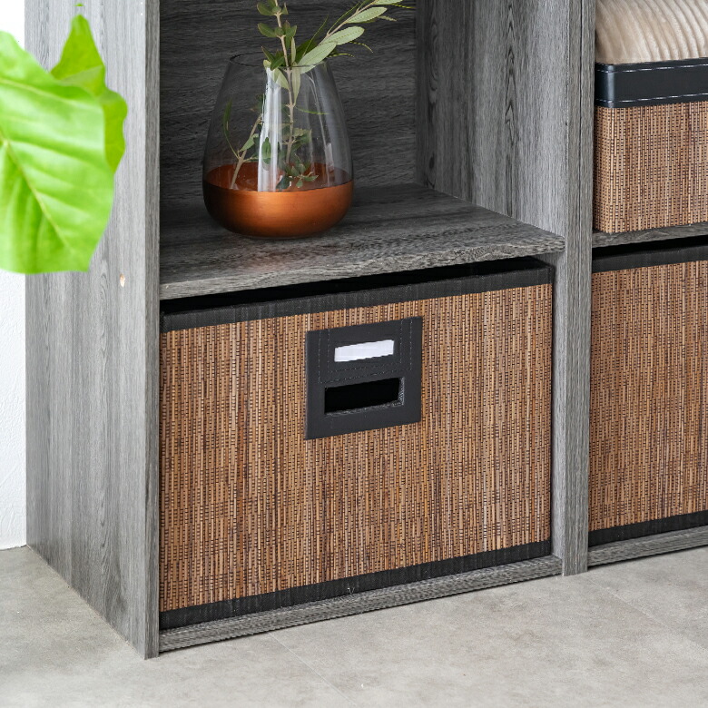 スッと引き出しやすい取っ手付き