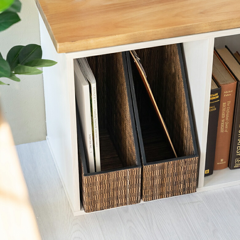 高級感のあるフェイクレザーを使用