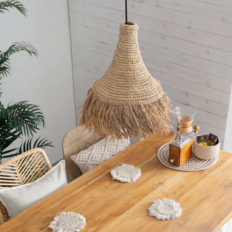 美しいシルエットは日中もお部屋のアクセントに