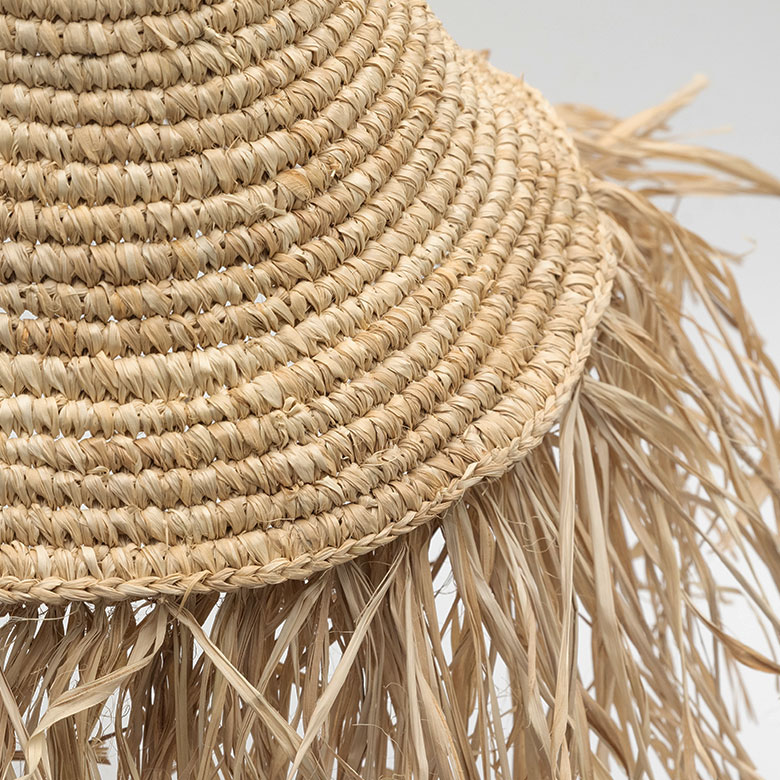 全て天然素材のラフィアで編み込まれています