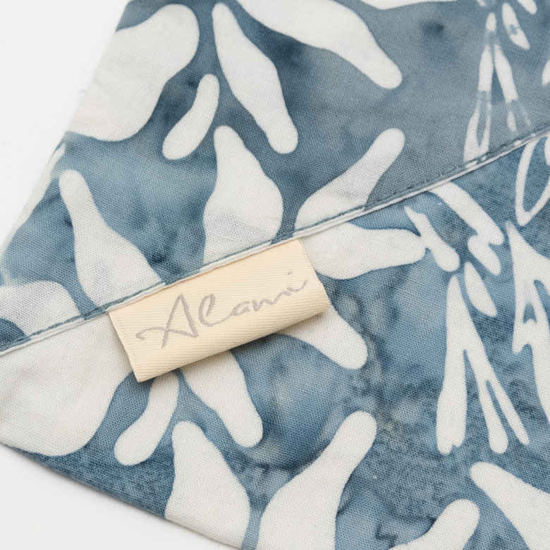 ロゴが入ったタグ付き