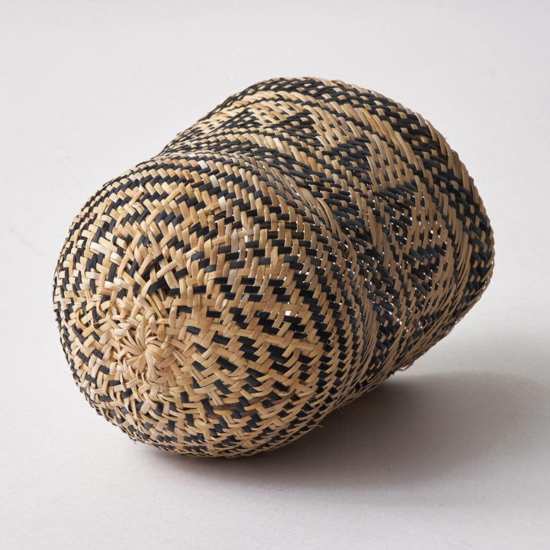 底まで美しい編み目。