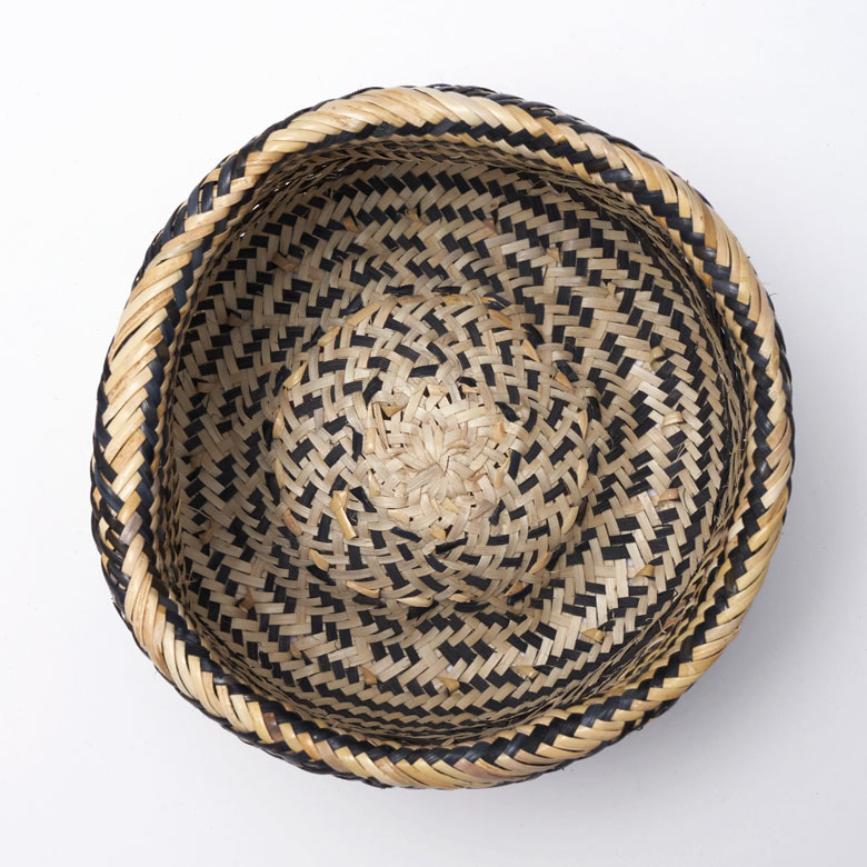 底面内側も美しく編まれています。