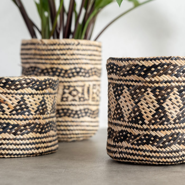 インドネシアの中でも群を抜く、ハイクオリティな民族芸術品のかごバスケット。