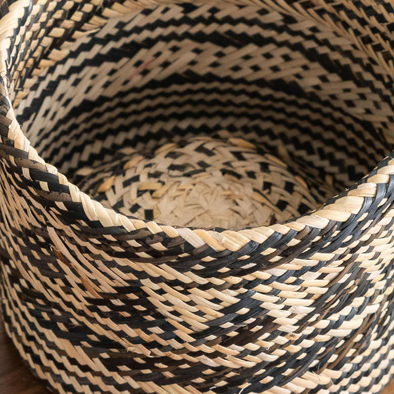 天然のラタンを使ったしなやかで丈夫なバスケット。