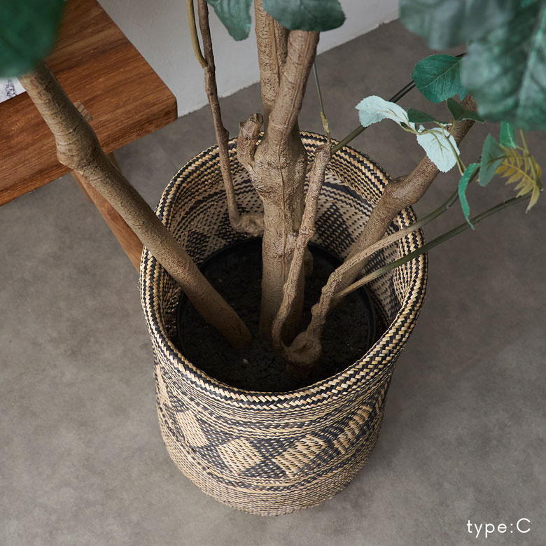 やわらかくてしなやかなラタン素材