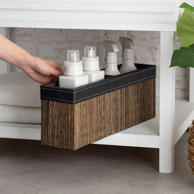 引き出しのように使えてサニタリーでは洗濯用洗剤の収納にも