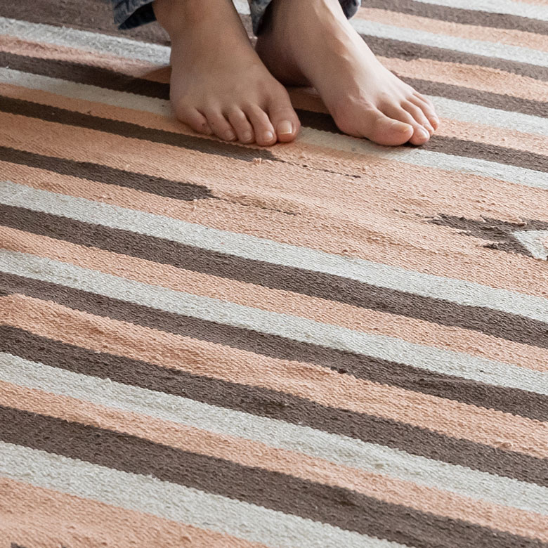 カジュアルに使えるラグ