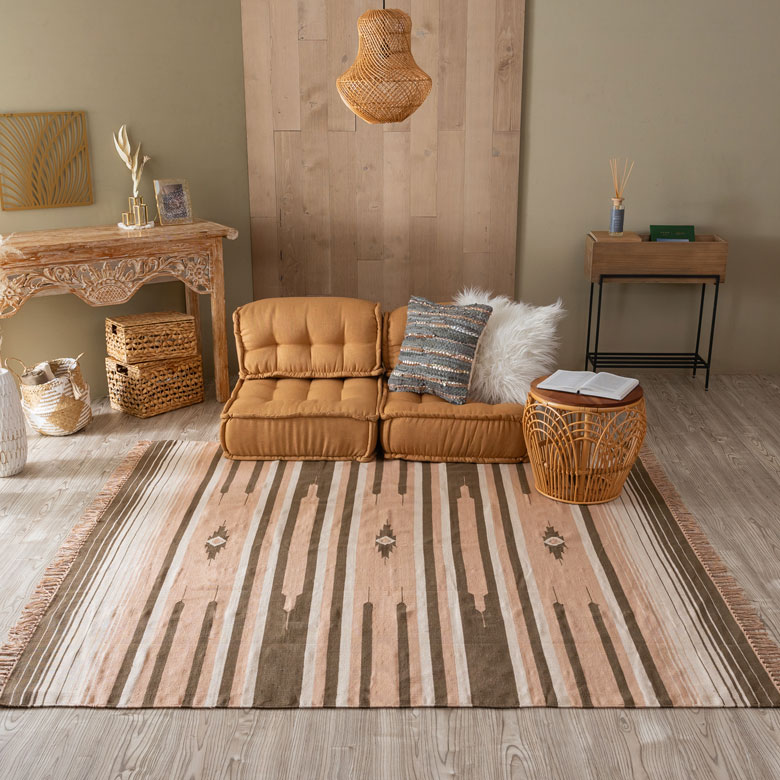 職人の手作業によって織られたラグ