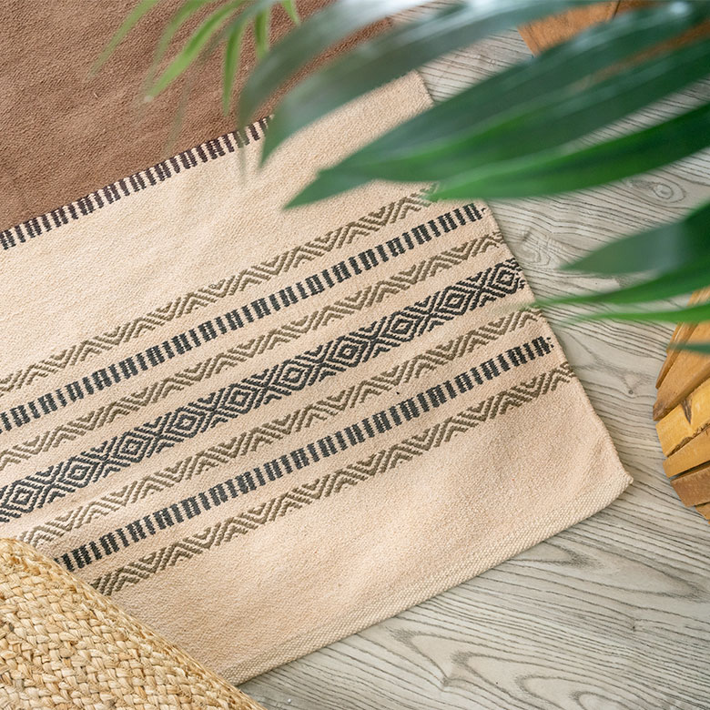 カジュアルに使えるラグ