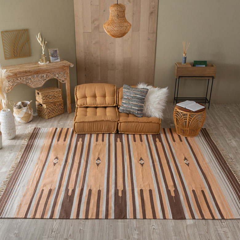 職人の手作業によって織られたラグ