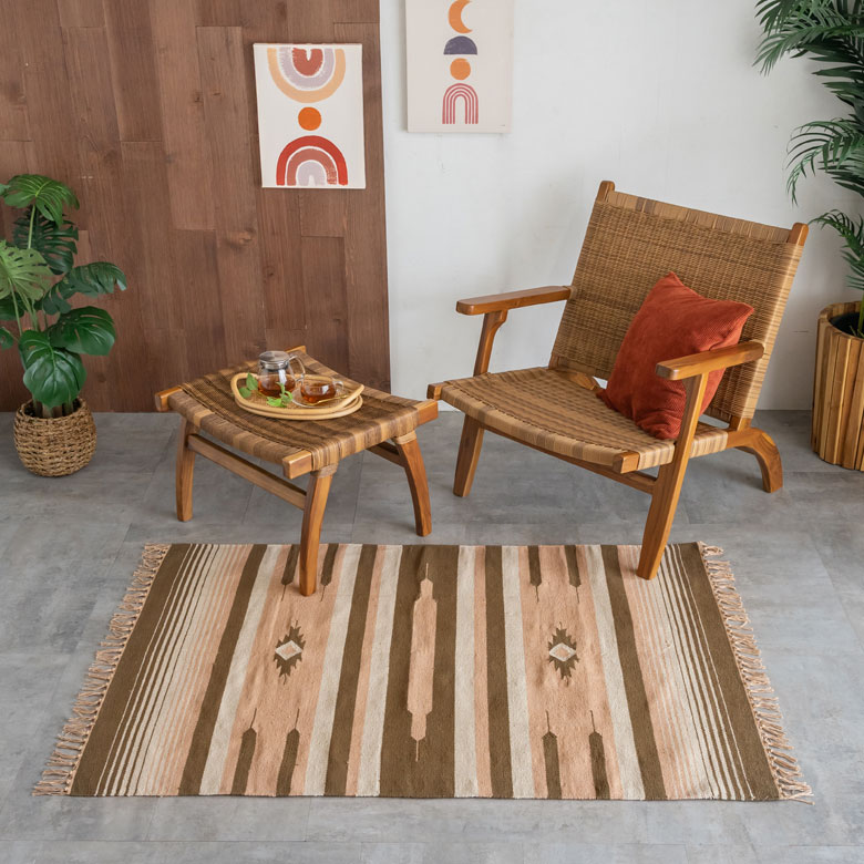 職人の手作業によって織られたラグ