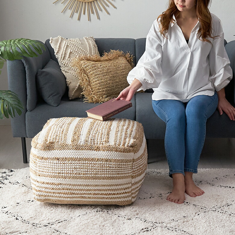 ソファサイドにもちょうど良い大きさ