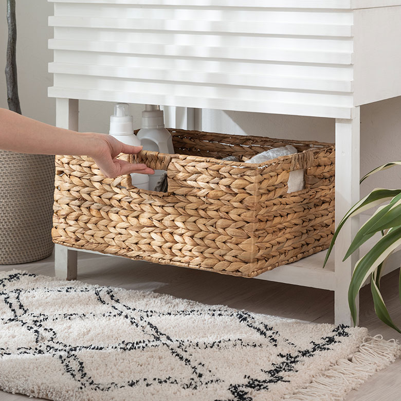 空間に柔らかさを加えるデザイン ウォーターヒヤシンス編みスクエアバスケット