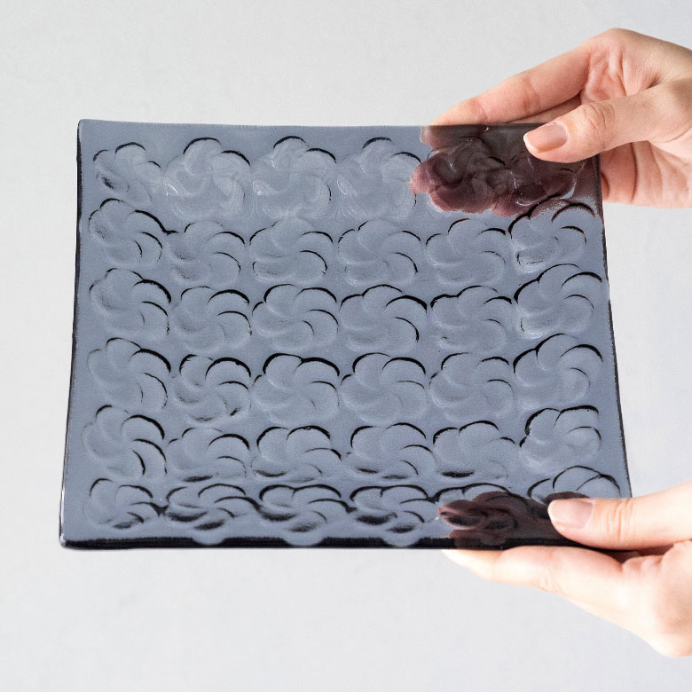 10cm角でお菓子やデザートをちょこんとのせるのにおすすめ