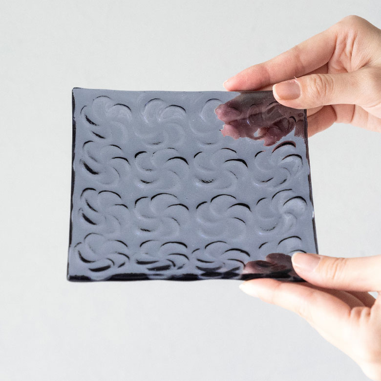 10cm角でお菓子やデザートをちょこんとのせるのにおすすめ