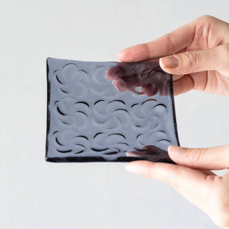 10cm角でお菓子やデザートをちょこんとのせるのにおすすめ