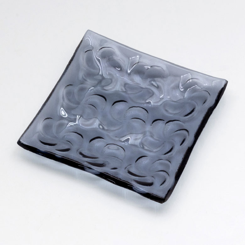 表面は凹凸加工をしていないのでお手入れ簡単