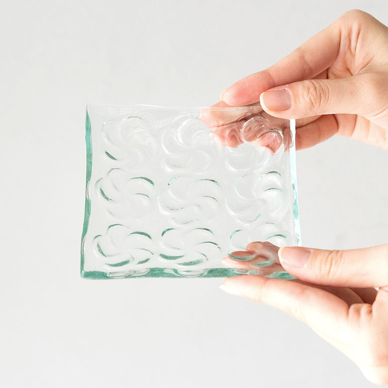 10cm角でお菓子やデザートをちょこんとのせるのにおすすめ