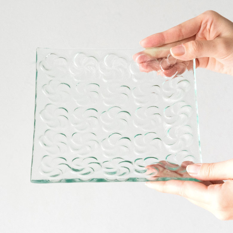 10cm角でお菓子やデザートをちょこんとのせるのにおすすめ