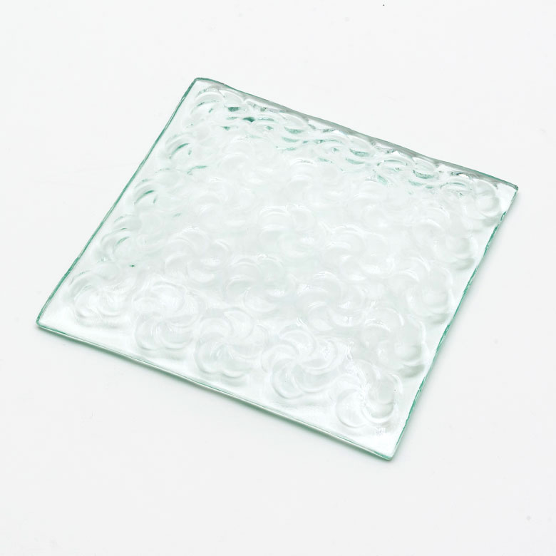 プルメリアの立体的な花びらが特徴的