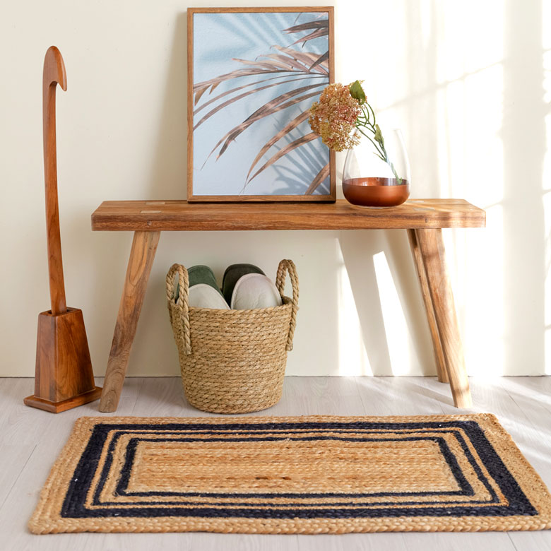 玄関・エントランスで使える収納バスケット。スリッパ入れにも。