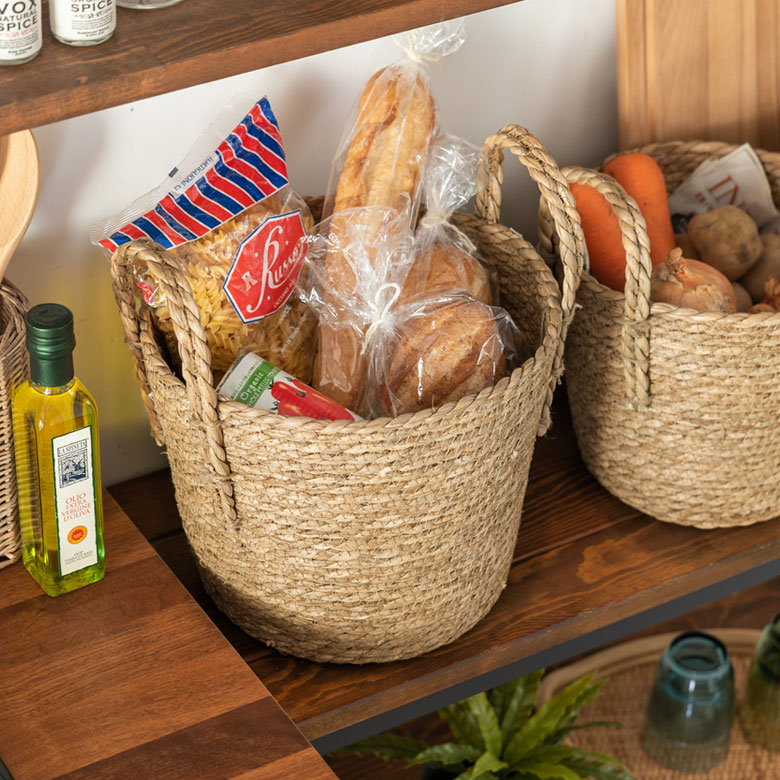 キッチンで使える収納バスケット。野菜やパンや缶詰など食材をおしゃれに収納。