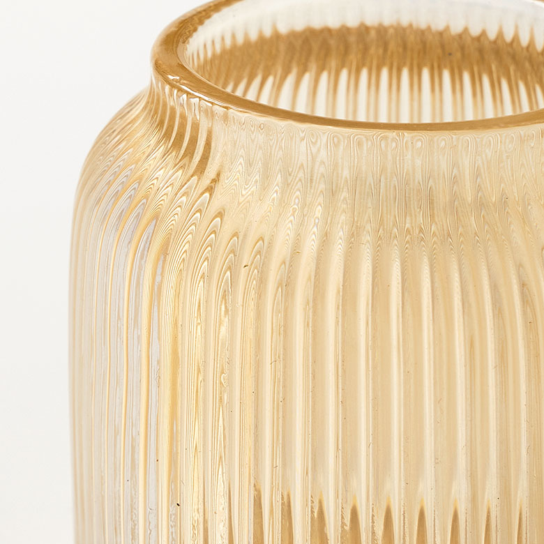 綺麗な光の反射を楽しめる凹凸感のあるガラス