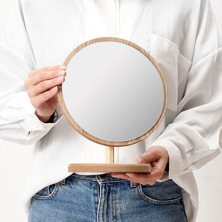 手に持つとこのくらいの大きさ