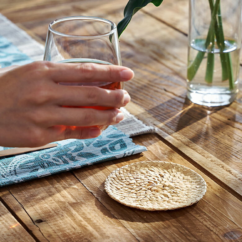 アジアン、モダン、リゾートな雰囲気など馴染みが良いコースター