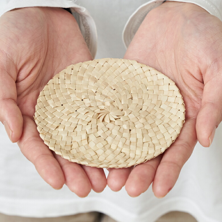 手に持つとこれくらい