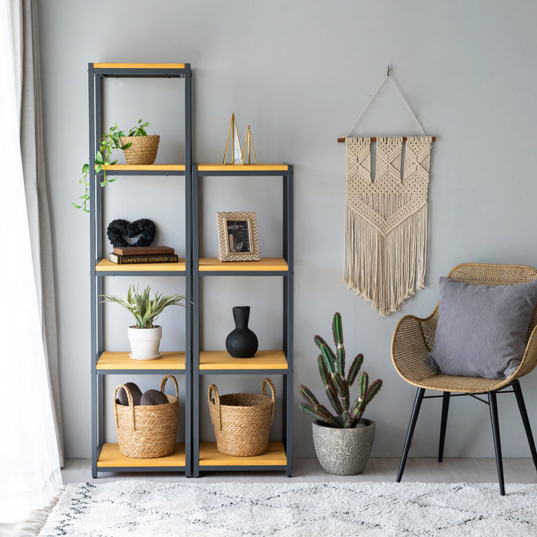 さっと取り出しやすいオープンタイプのシェルフ