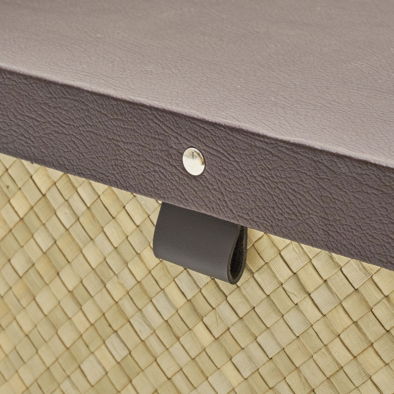 幅広いテイストのインテリアに馴染みが良いカラー