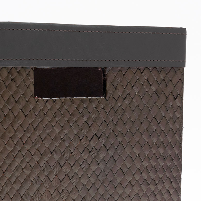 幅広いテイストのインテリアに馴染みが良いカラー