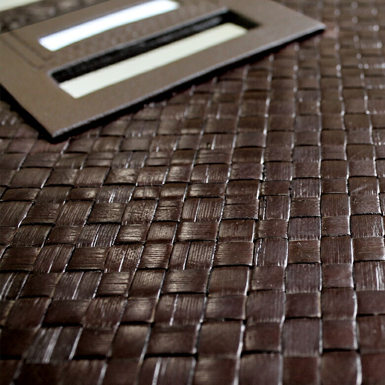 1つ1つハンドメイドで作られています。