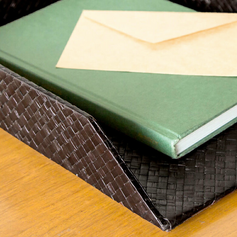 ツヤのあるレザーのような質感