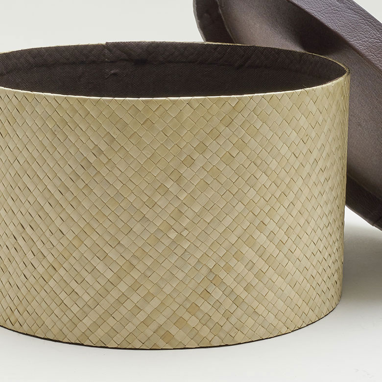 幅広いテイストのインテリアに馴染みが良いカラー