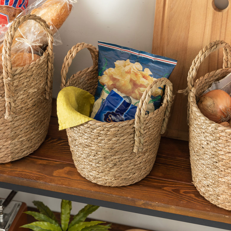 野菜やパンや缶詰など食材をおしゃれに収納。