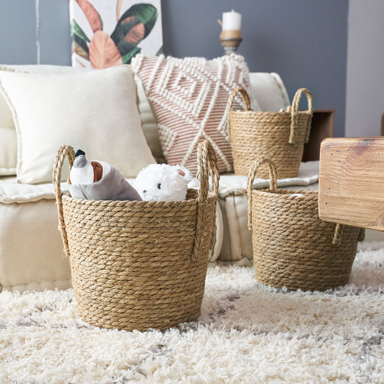 リビングやこども部屋の生活用品を収納。