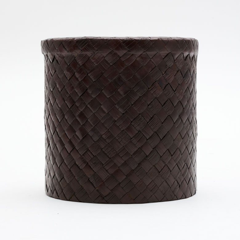 側面までパンダンで編まれています