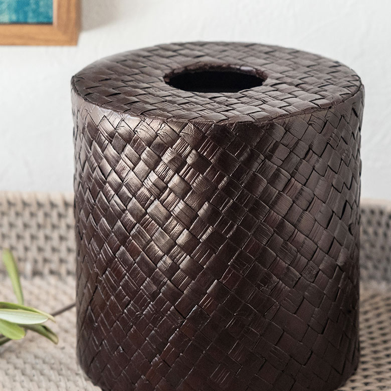 レザーのような質感がトイレに高級感を演出