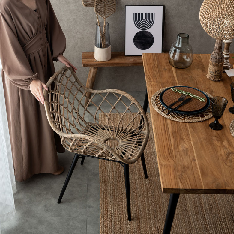 軽くて、強いので家具の素材にもぴったりのラタン