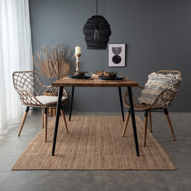 軽くて、強いので家具の素材にもぴったりのラタン