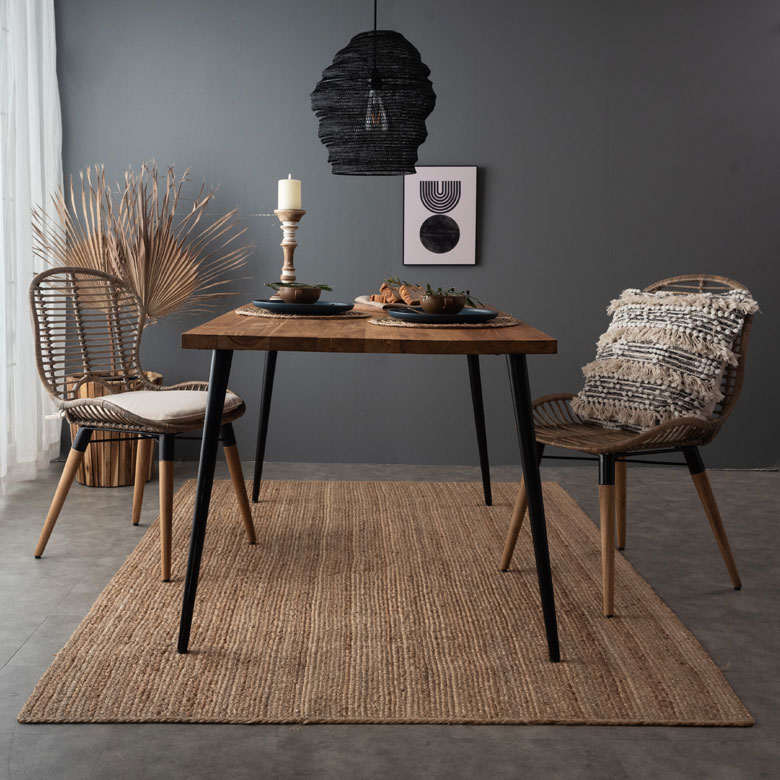 軽くて、強いので家具の素材にもぴったりのラタン