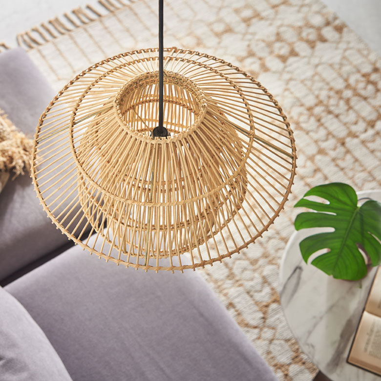 軽やかな透かし編みで、リゾート感を演出してくれます