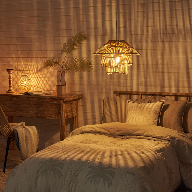 夜には幻想的な雰囲気に早変わり